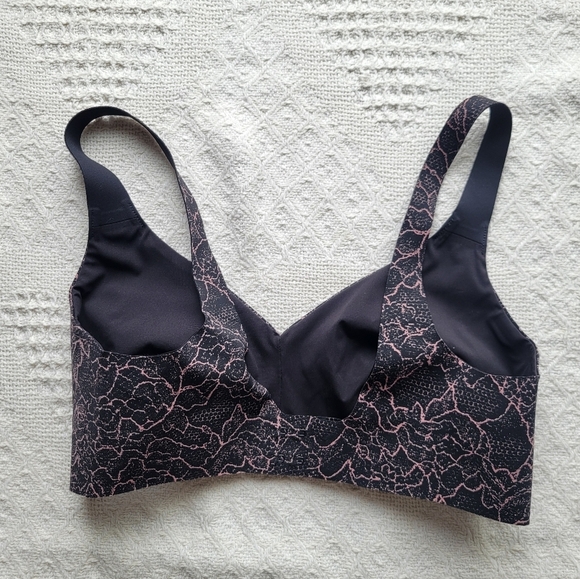 Lululemon Like Nothing Cupped Light Support Back Clasped Bra- Rose Black - Picture 2 of 7
